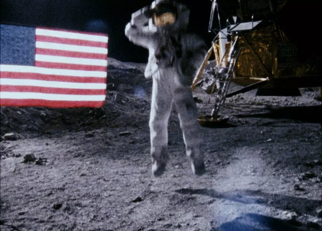 кадр из фильма “Аполлон 18”, IMDb 5.2, КП 6.1