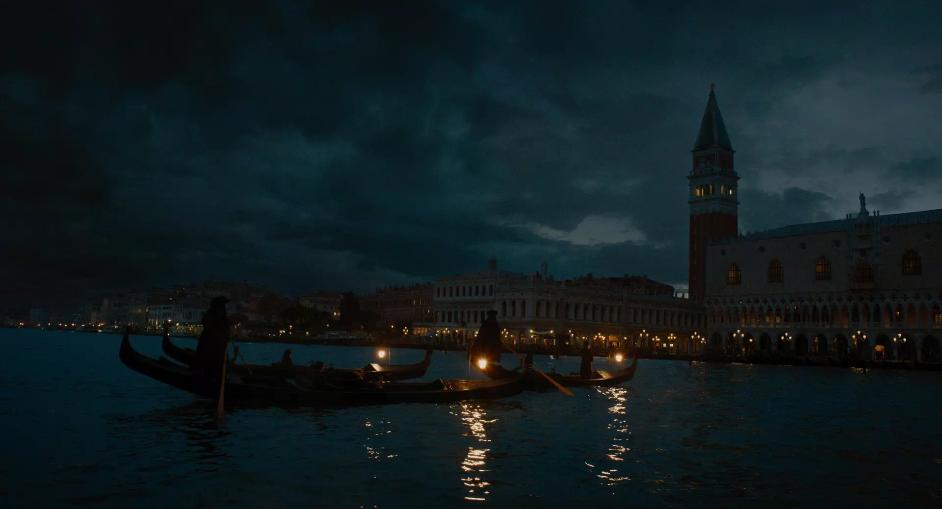 кадр из фильма “Призраки в Венеции”