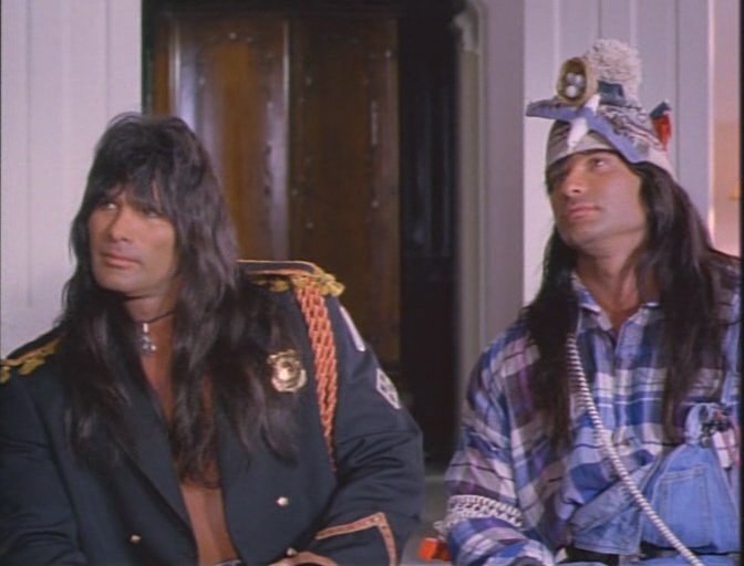 кадр из фильма "Няньки", IMDb 6.0, КП 7.2, в кадре: Дэвид Пол - David Falcone, Питер Пол - Peter Falcone