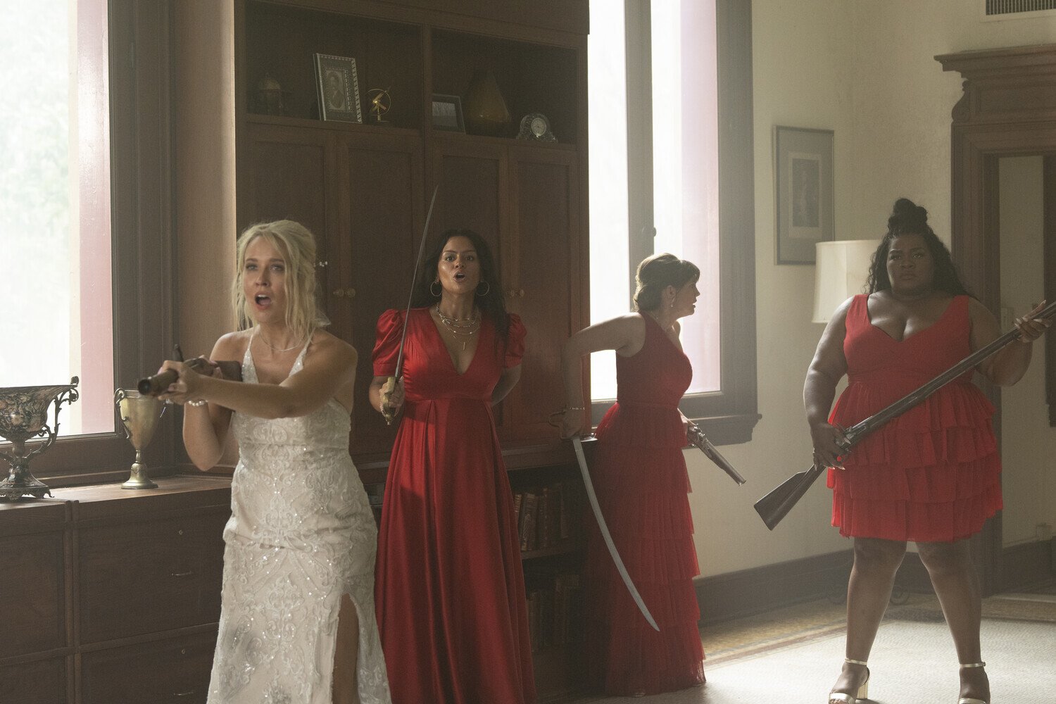 кадр из фильма "Шпионская свадьба", в кадре: Анна Кэмп - Betsy, Джиджи Зумбадо - Zoe, Анна Кламски - Virginia, Давайн Джой Рэндольф - Lydia