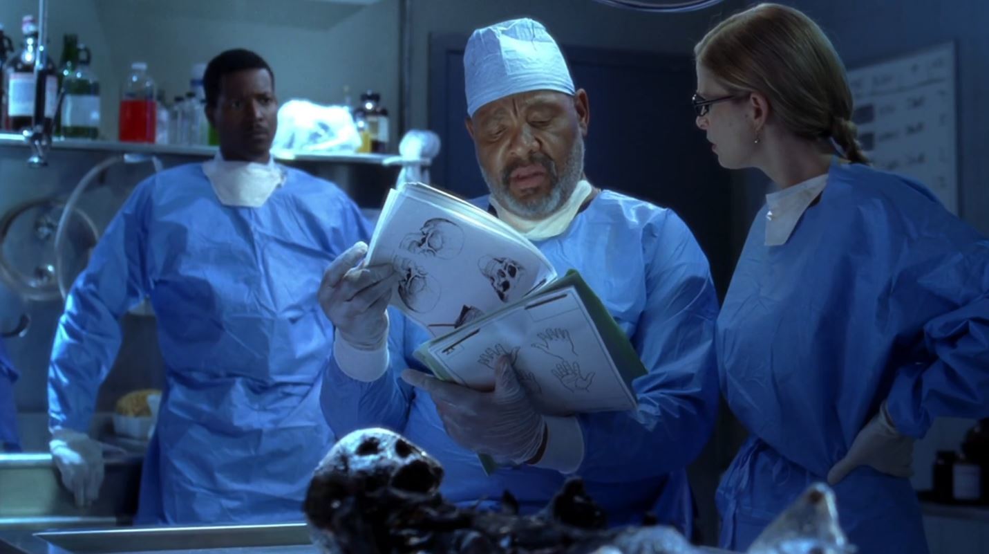 кадр из сериала "Ищейка", в кадре: Кори Рейнольдс - David Gabriel, Джеймс Эйвери - Dr. Crippen, Кира Седжвик - Brenda Leigh Johnson