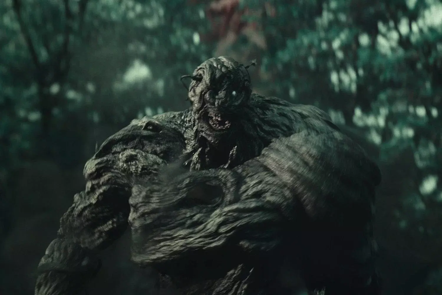 кадр из дорамы "Зов ада" 2 сезон, в кадре: Адовый Халк в роли Адового Халка