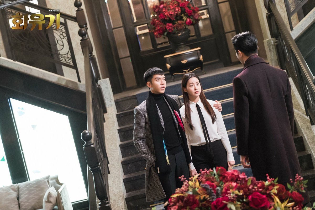 кадр из дорамы "Хваюги", в кадре: Ли Сын-ги - Son Oh-gong, О Ён-со - Jin Seon-mi, спиной стоит Чха Сын-вон - King Wooma Woo Hwi-cheol / Bull Demon King