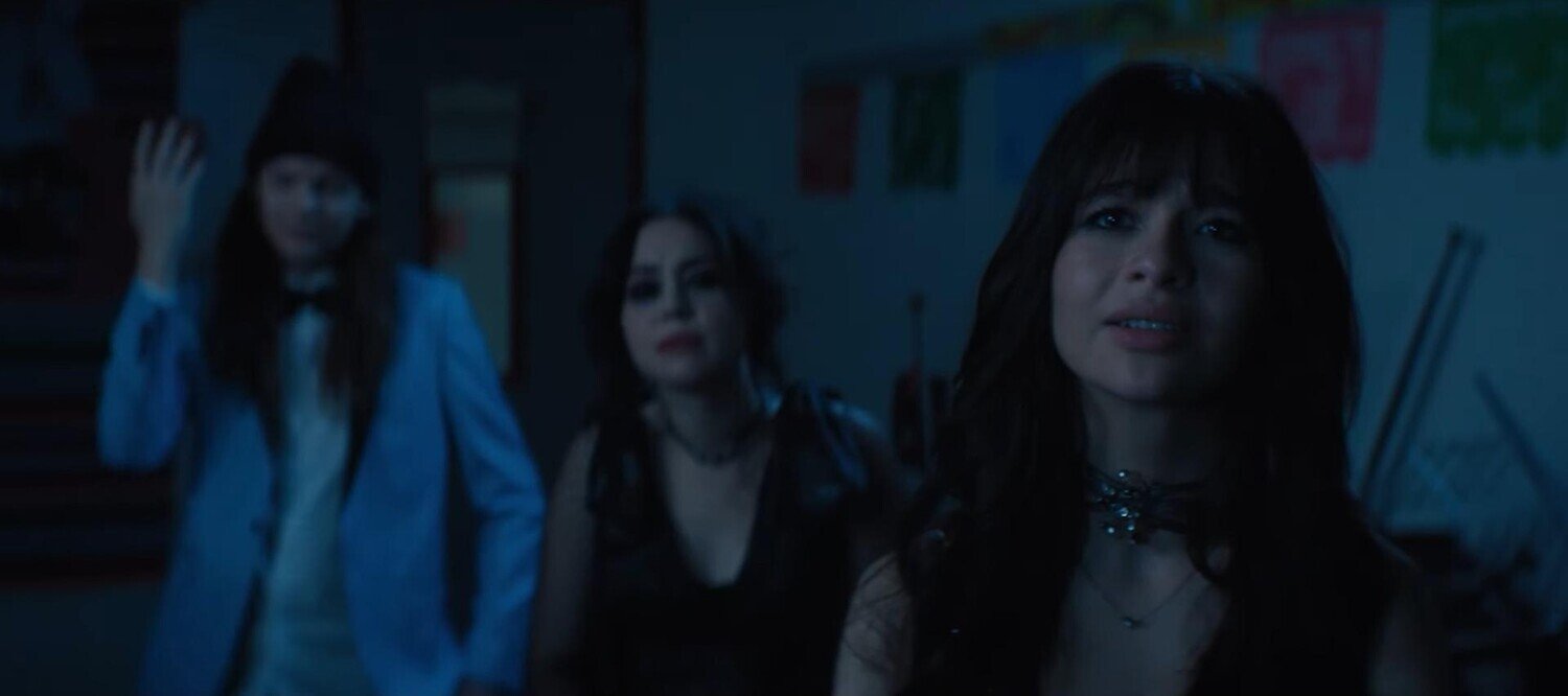 кадр из фильма "ИК", в кадре:  Малина Вайсман - Grace, Taia Sophia - Heather, 

Zeke Jones  - Griffin 