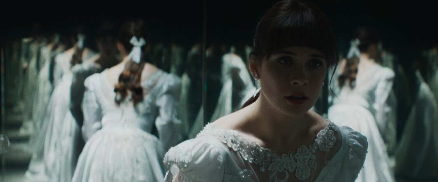 кадр из фильма "Заклятие 4: Последний обряд", в кадре: Миа Томлинсон - Judy Warren