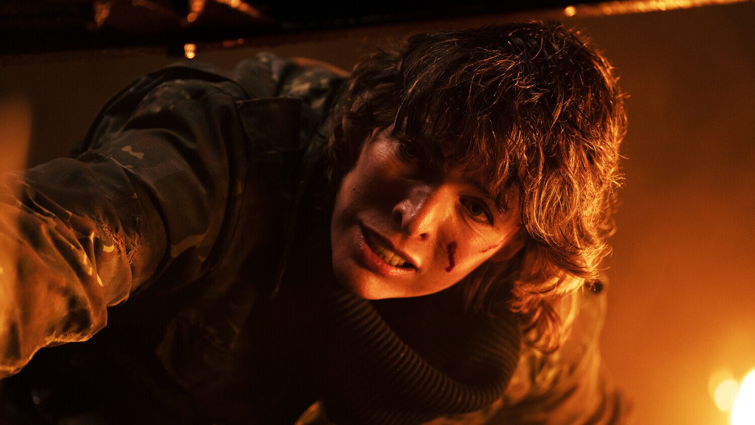 кадр из фильма "Разрушитель миров", IMDb 4.2, КП 5.5, в кадре: 

Милла Йовович - Mom