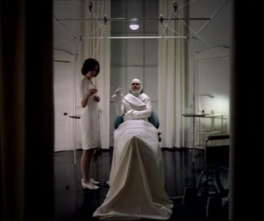 кадр из сериала "Голод", IMDb 6.2, КП 6.8, в кадре: Карен Блэк - Miss Gati, Лина Хиди - Steph Reynolds