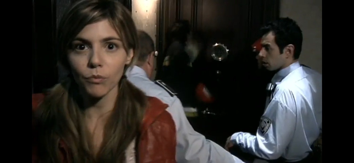 кадр из фильма "Репортаж", IMDb 7.4, КП 7.0, в кадре: Мануэла Веласко - Ángela, Хорхе-Ямам Серрано - Policía joven