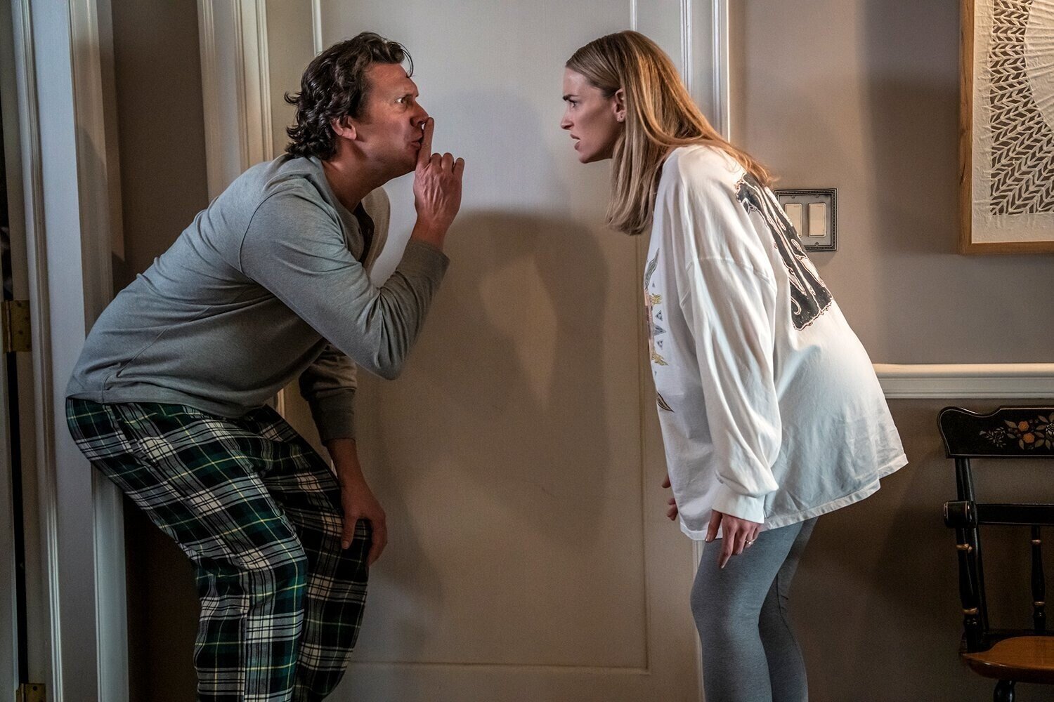 кадр из фильма "Дорогой Санта", в кадре: Хэйз МакАртур - Bill Turner, Бриэнн Хауи - Molly Turner