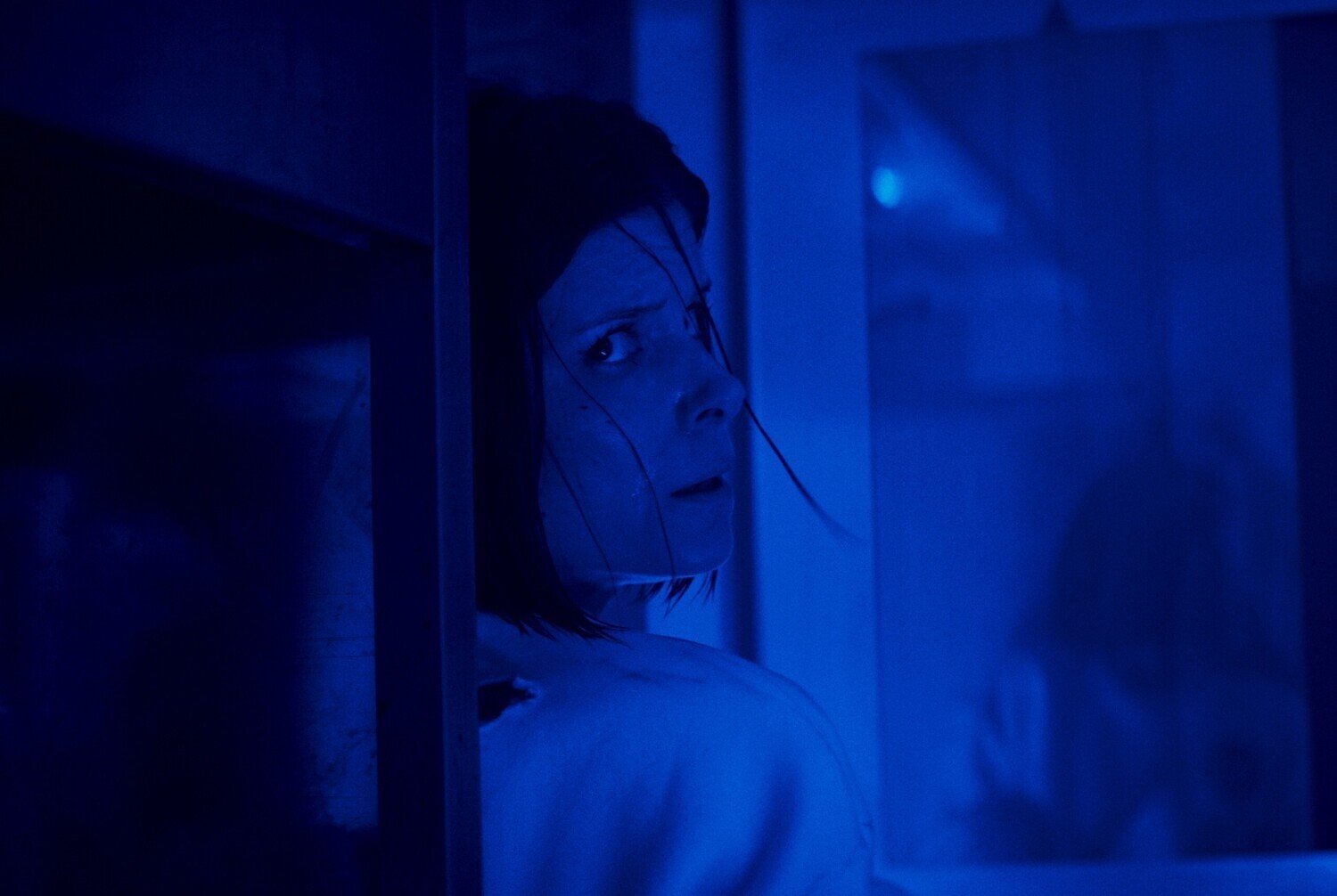 кадр из фильма "Астронавт", IMDb 4.7, КП 5.7, в кадре: 

Кейт Мара - Capt. Sam Walker