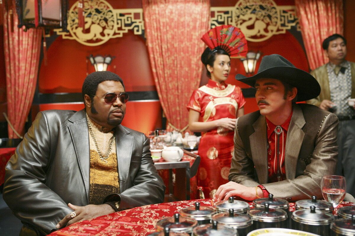 кадр из сериала "Мёртвые до востребования", в кадре: Чи МакБрайд - Emerson Cod, Ли Пейс - Ned