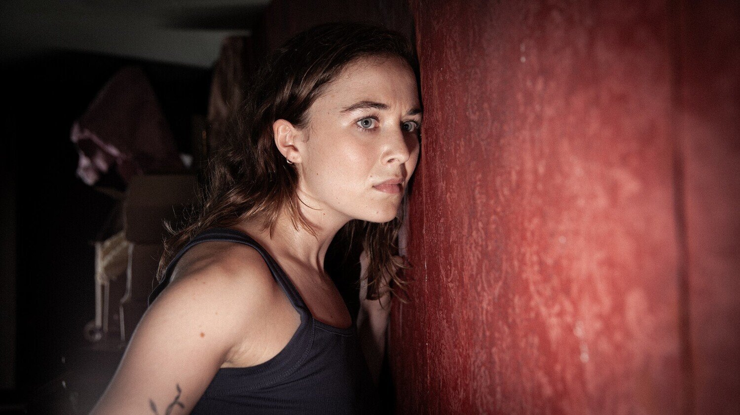 кадр из фильма "Призраки Талсы", IMDb 4.1, КП 5.5, в кадре: 

Клер Макпартлэнд - Summer