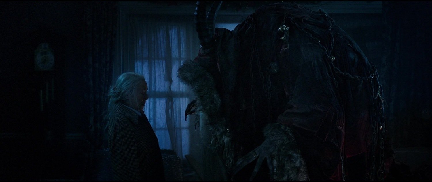 кадр из фильма "Крампус", в кадре: 

Криста Штадлер - Omi, 

Люк Хокер - Krampus