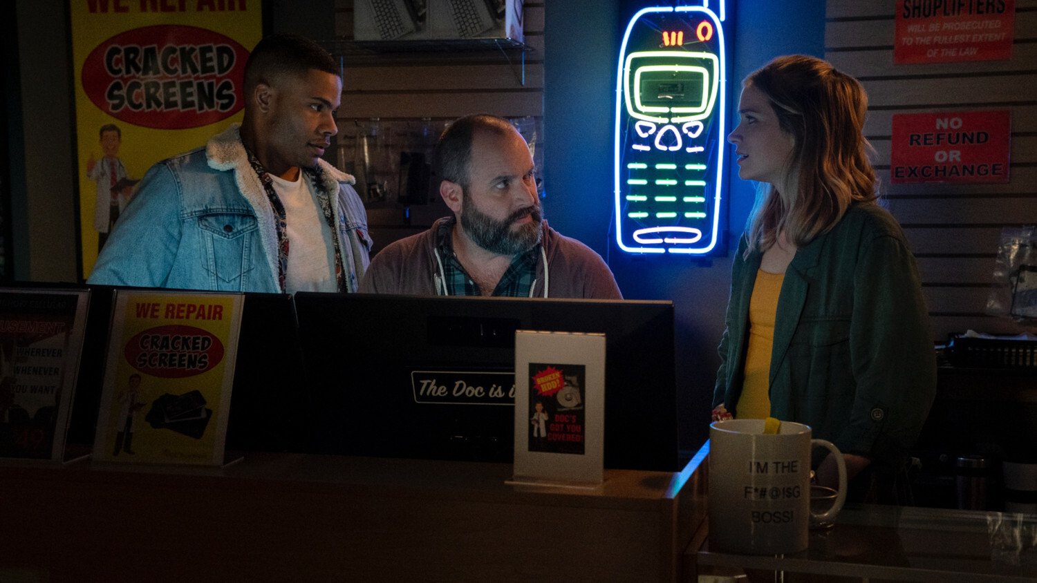 кадр из фильма "Обратный отсчёт", в кадре: 

Элизабет Лэил - Quinn Harris, 

Джордан Кэллоуэй - Matt Monroe, 

Том Сегура -  Derek