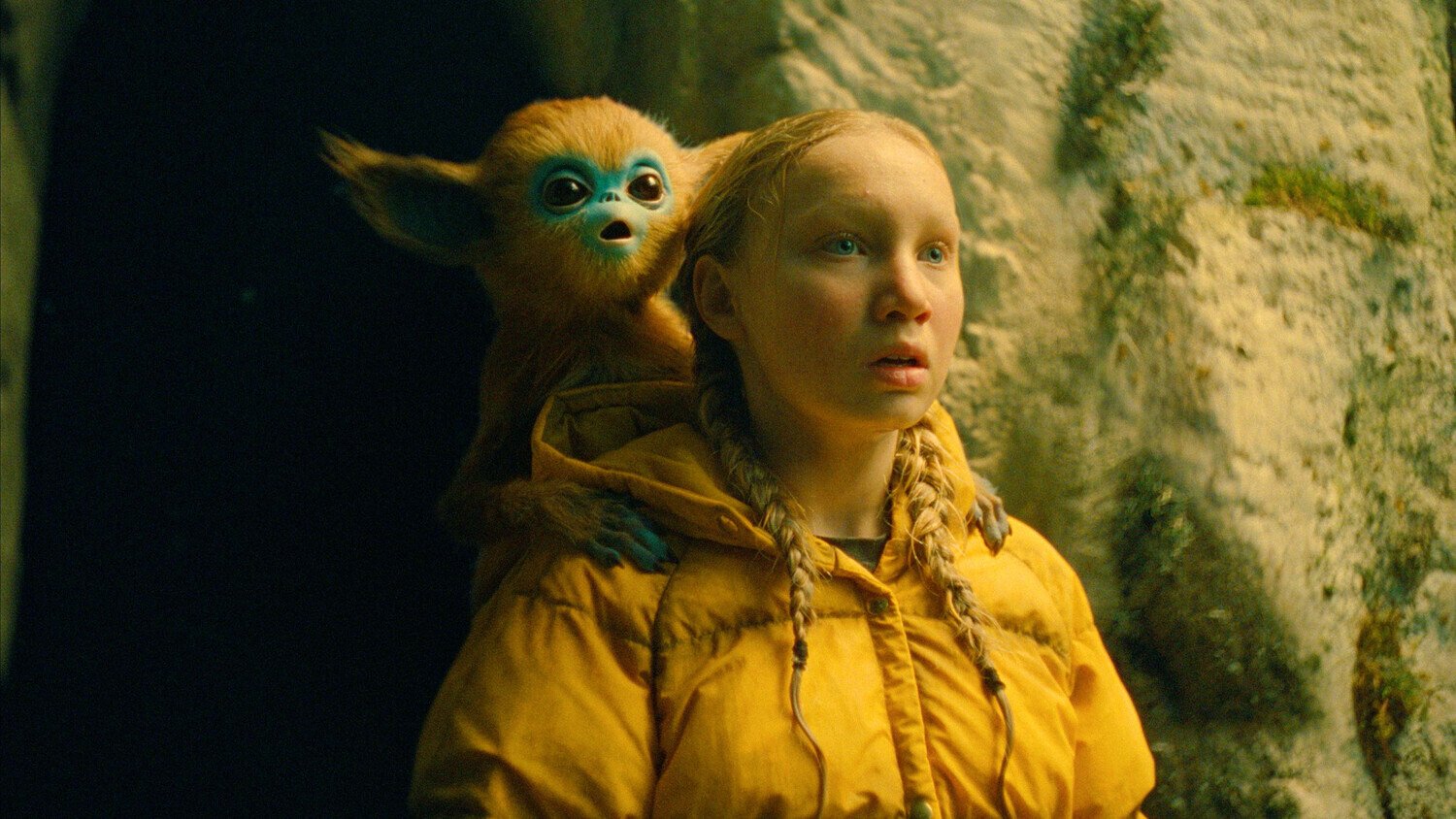 кадр из фильма "Очи", в кадре: Хелена Ценгель - Yuri, Пол Маналатос - The Ochi, озвучка