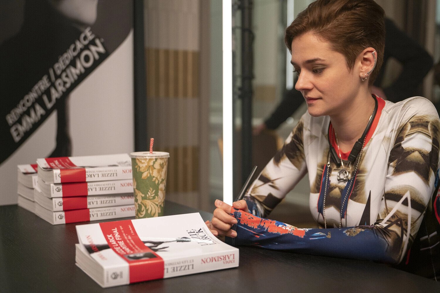 кадр из сериала "Марианна", IMDb 7.3, КП 6.8, в кадре: Виктуар Дю Буа -  Emma Larsimon