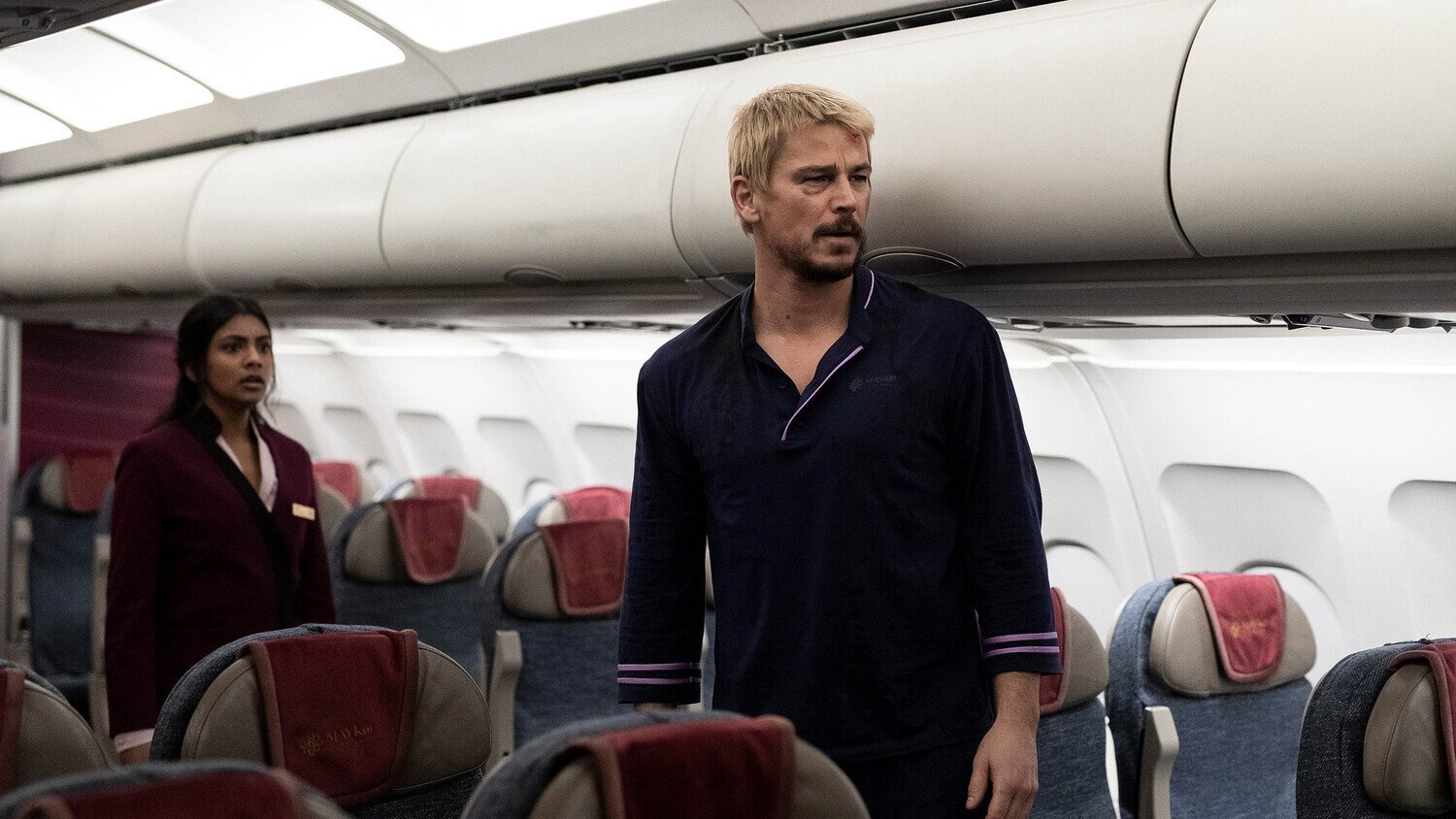 кадр из фильма "Рейс навылет", IMDb 6.4, КП 6.9, в кадре: Джош Хартнетт - Lucas Reyes, Чаритхра Чандран - Isha