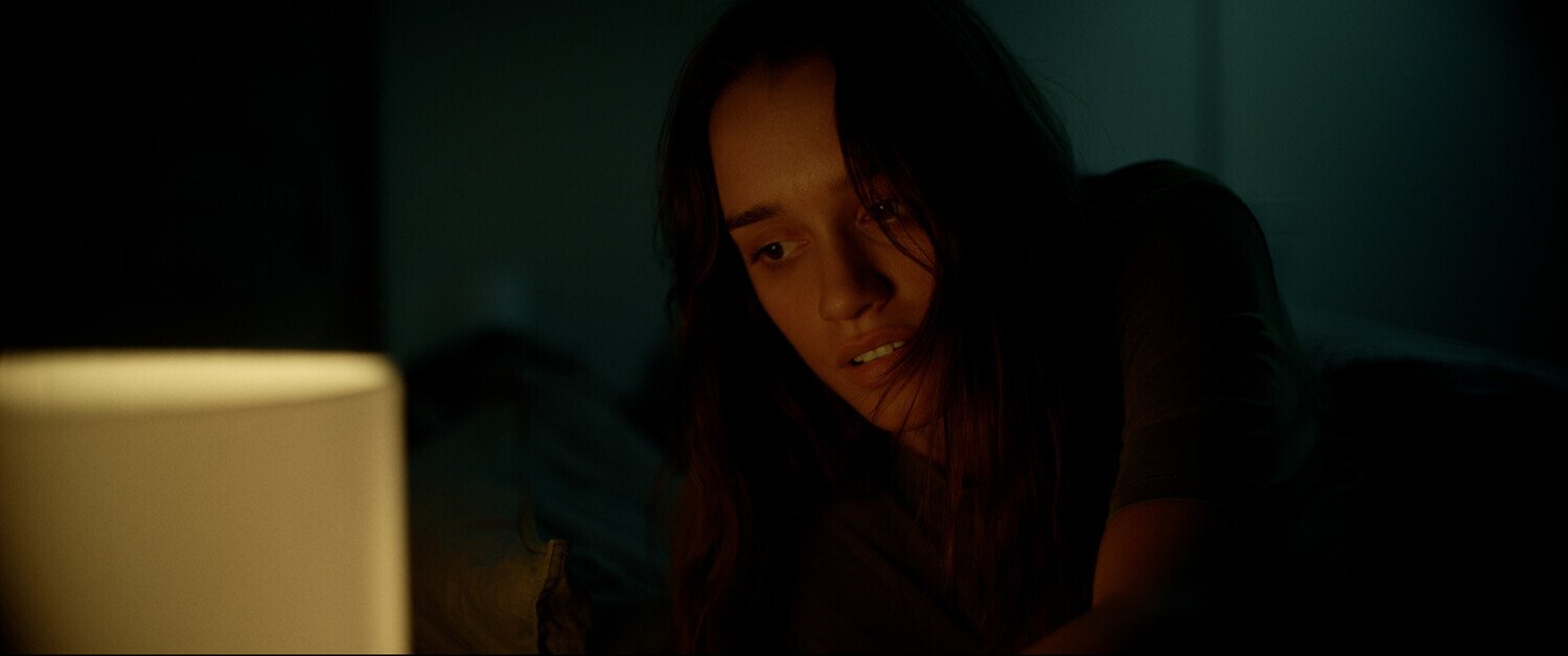 кадр из фильма "Астрал. Амулет зла", IMDb 7.2, КП 5.2, в кадре: Кайла Дэй - Emily Baker