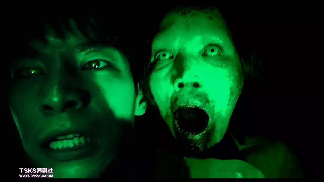 кадр из фильма "Психиатрическая больница Конджиам", в кадре: Ви Ха-джун - Ha-joon, призрак в роли призрака