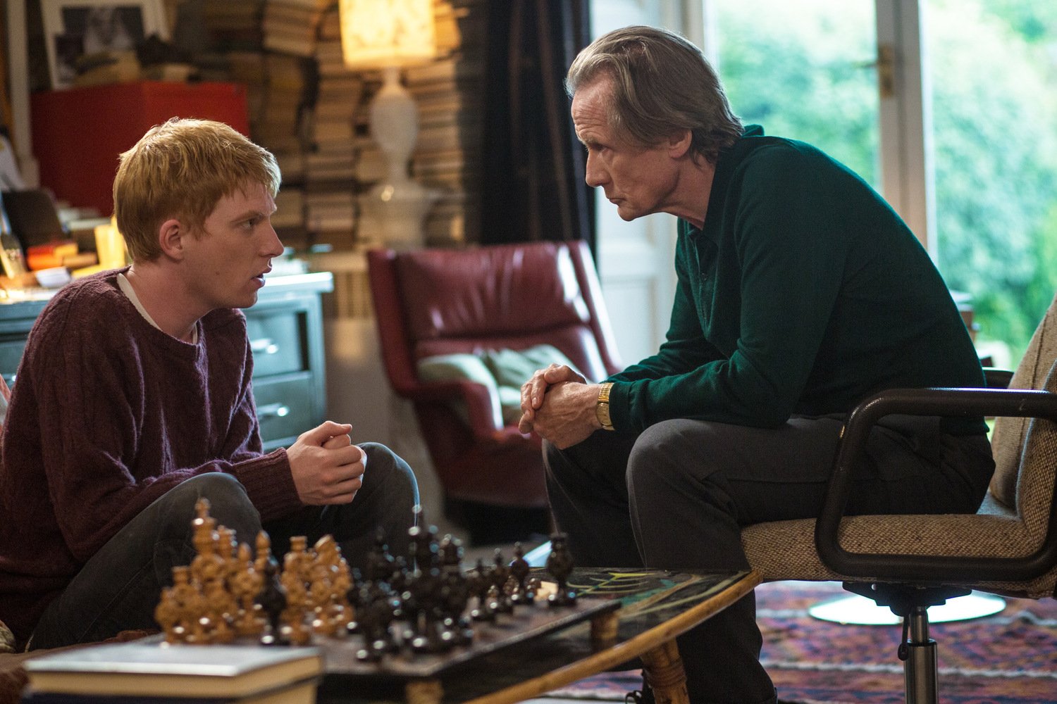 кадр из фильма "Бойфренд из будущего", IMDb 7.8, КП 7.9, в кадре: Донал Глисон - Tim, Билл Найи - Dad