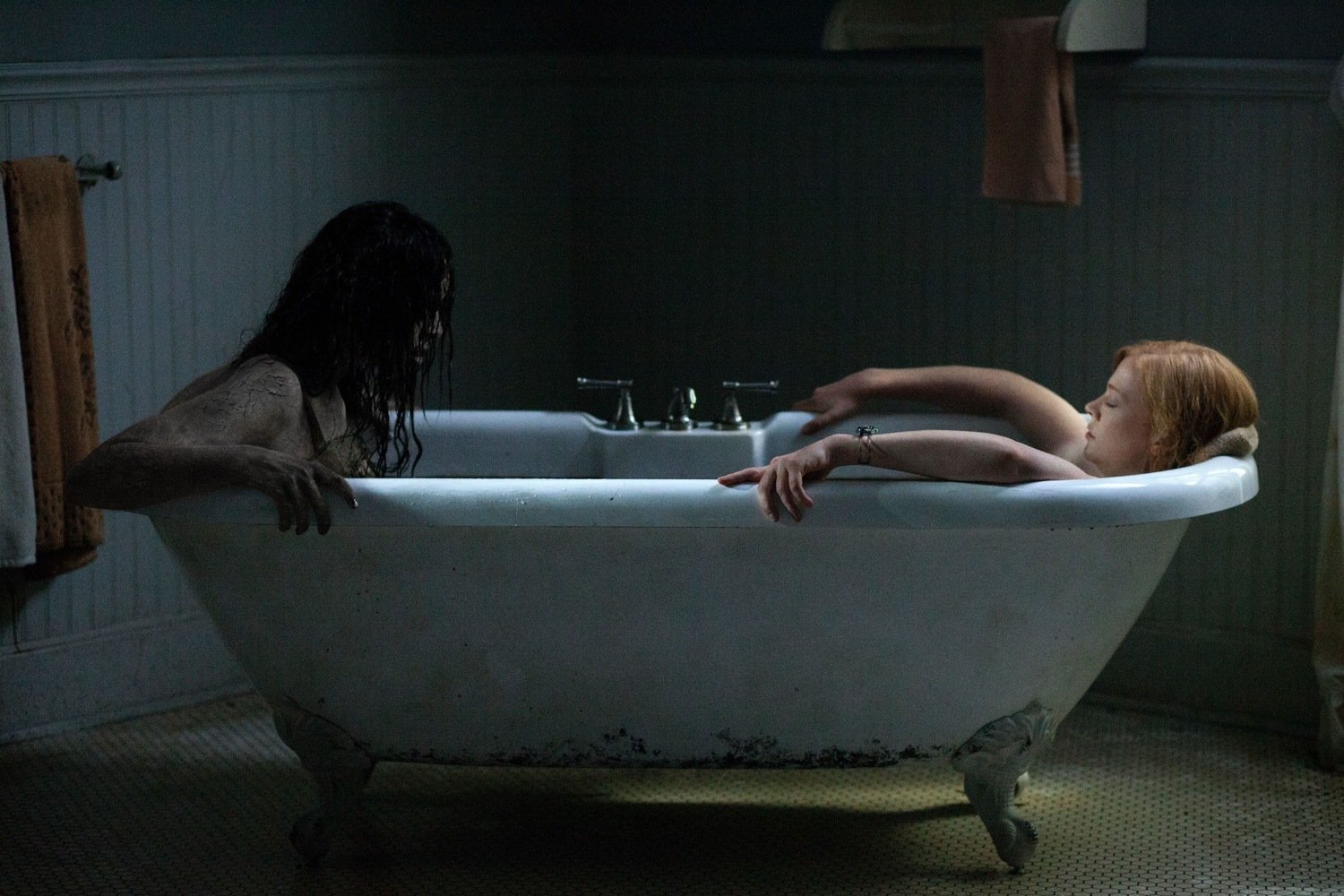 кадр из фильма "Джезабель", в кадре: Эмбер Стивенс - Dead Girl