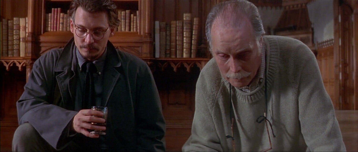 кадр из фильма "Девятые врата",  IMDb 6.7, КП 7.4, в кадре: 

Джонни Депп - Dean Corso, 

Джек Тейлор - Victor Fargas