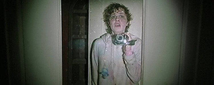 кадр из фильма "З/Л/О: Хэллоуин", IMDb 5.7, КП 5.8, в кадре: Natalia Montgomery Fernandez - Kaliegh (segment: Coochie Coochie Coo)